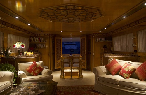 Muscat Boat Rental | Luxury Yacht in Beautiful Muscat