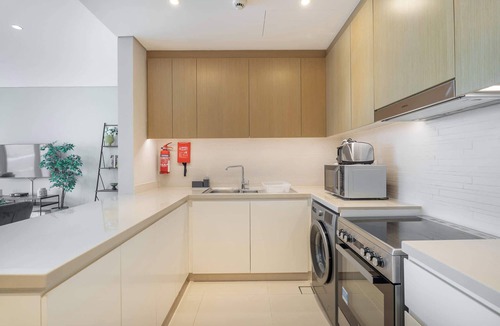 Jumeirah Apartment | Magnificent 2BR Apartment with Marina Views