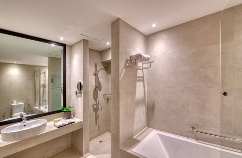 Al Mankhool Hotel | Majestic City Retreat Hotel