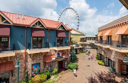 Pigeon Forge Hotel | Margaritaville Island Hotel