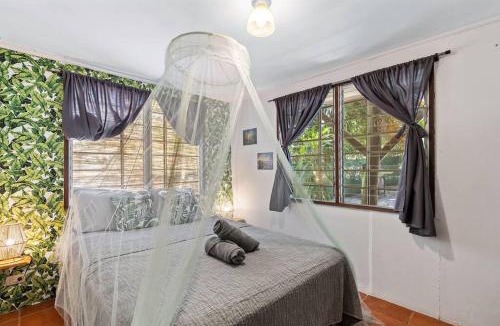 Matapalo House | Matambú Ranchita Charming & Rustic with Shared Pool