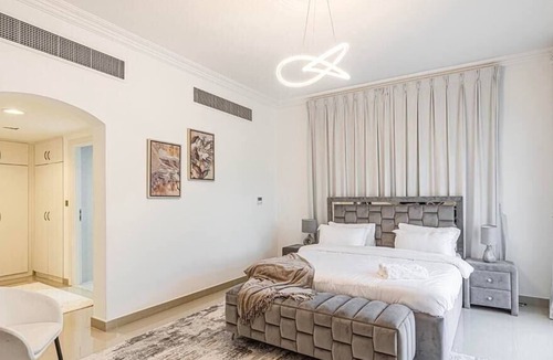 Jumeirah Village Villa | Meadows 5 | Pvt Pool and Garden