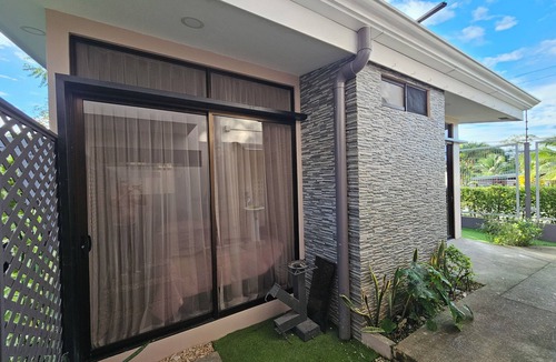 Naranjito Apartment | Mini Apartment self contained sleeps 4, Pet Friendly