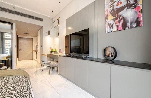 Business Bay Apartment | Minutes Walk To Dubai Mall Studio With All Comfort