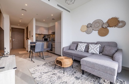 Dubai Apartment | Modern 1-Bedroom Apartment with Burj Khalifa Views | Sobha Waves I 3515
