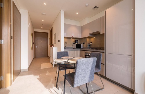 Dubai Apartment | Modern 1-Bedroom Apartment with Burj Khalifa Views | Sobha Waves I 3515