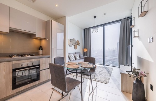 Dubai Apartment | Modern 1-Bedroom Apartment with Burj Khalifa Views | Sobha Waves I 3515