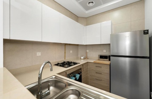 Business Bay Apartment | Modern 1BR Near Burj Khalifa with Rooftop Pool, City & Canal Views, Free Parking