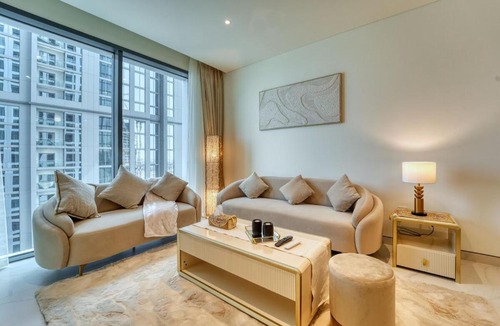 Dubai Apartment | Modern 1BR Retreat Creek Vistas