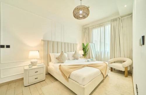 Jumeirah Village Triangle Apartment | Modern 1BR Retreat in JVT at LA Residences