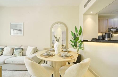 Jumeirah Village Triangle Apartment | Modern 1BR Retreat in JVT at LA Residences