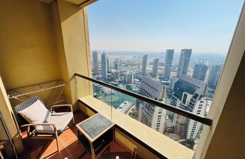 Dubai Marina Apartment | Modern 2BR with Sea View Shams 1 JBR