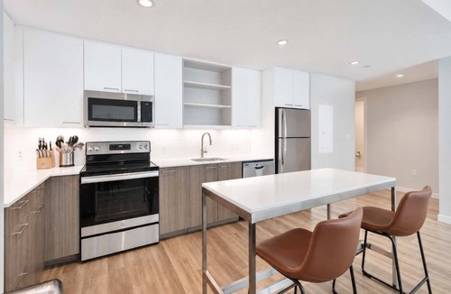 East Cambridge Apartment | Modern Apartment | Gym + Courtyard