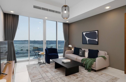 Business Bay Apartment | Modern Business Bay Retreat w/Dubai Canal Views