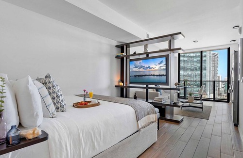 Downtown Miami Apartment | Modern Downtown Studio | Walk to Kaseya Center