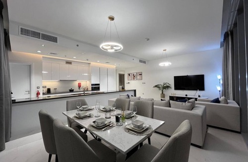 Dubai Apartment | Modern Family Retreat w/Dubai Skyline Views