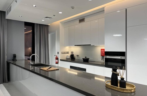 Dubai Apartment | Modern Family Retreat w/Dubai Skyline Views