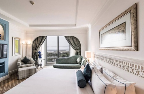 Dubai Marina Hotel | Modern Luxury Stay in Dubai