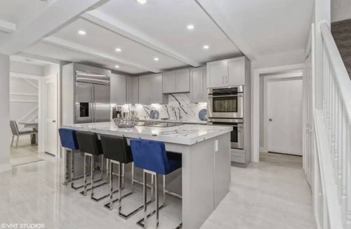 Chastain Park House | Modern Retreat in Buckhead next to Golf and Park