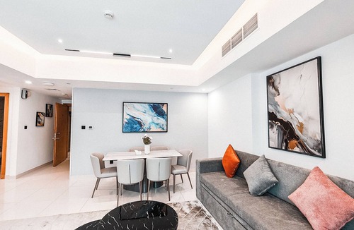 Al Danah Apartment | Modern Royal Home, Abu Dhabi