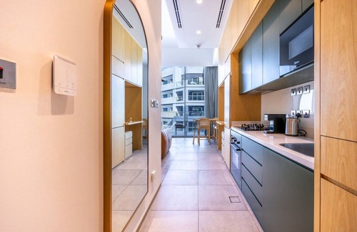 Al Satwa Apartment | Mood 22 - Superior Deluxe Loft Studio: Chic Escape