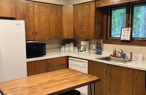 Otto House | Mountain Retreat, Fire Pit, Hiking Trails, BBQ