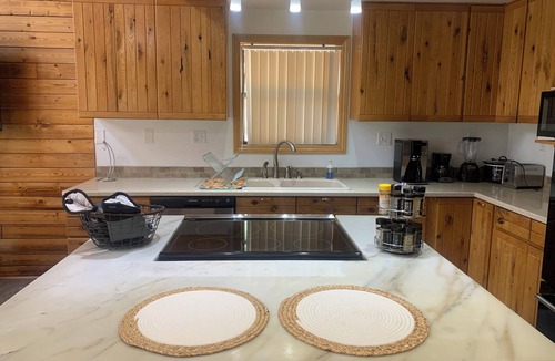 Crooked River Ranch House | Mountain Views & Sunsets with hot tub, AC, pet friendly in Crooked River Ranch