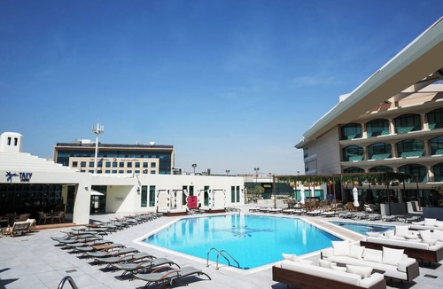 Garhoud Hotel | Movenpick Al Bustan | Premium Executive | 5-Star Comfort, Pool Time | 2 Units