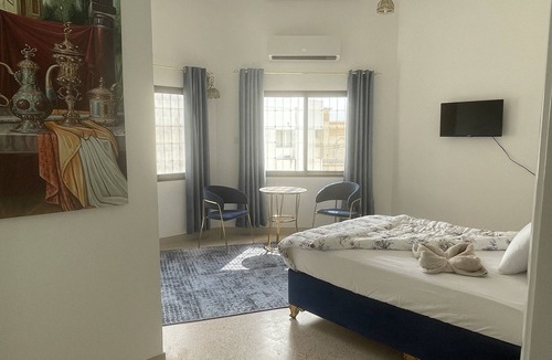 Qurm Apartment | Muscat's insider tip: Just a 7-minute walk from the beach