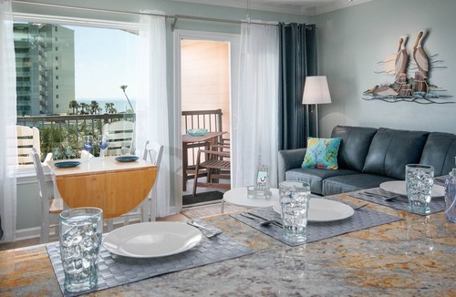 Galveston Condo | NEW Heated Pool & HOT Tub! Top Floor Very CLEAN