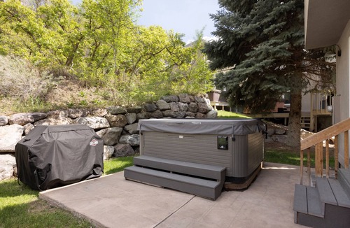 Cottonwood Heights House | Newly Renovated Ski Home with Spa Close to Snowbird/Alta/Solitude/Brighton