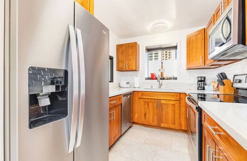 Waikiki Condo | Ocean View Paradise Escape at Waikiki Beach Tower Near Shops & Restaurants