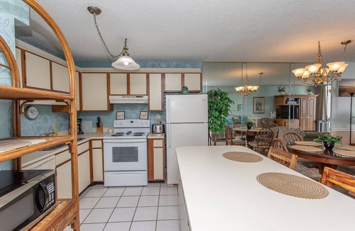 Garden City Condo | ONE BEDROOM CONDO TO DIE FOR Royal Garden 803