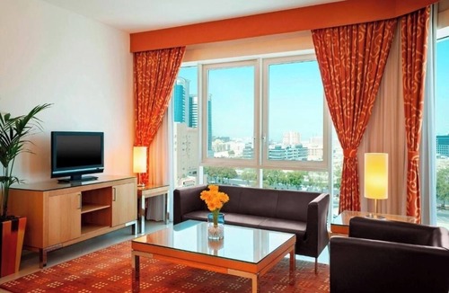 Al Mankhool Apartment | One Bedroom Suite Near Sharaf DG Metro