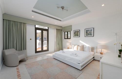Palm Jumeirah House | Palm Jumeirah - Property Advisers