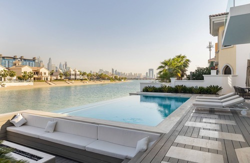 Palm Jumeirah Villa | Palm Paradise- 5BR Villa - Infinity Pool