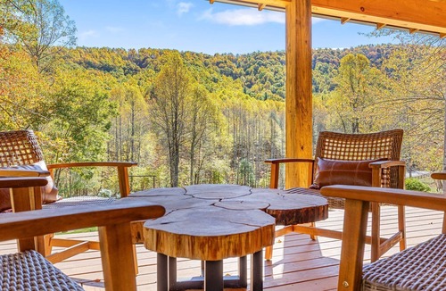 Saluda House | Palmetto Trailside Retreat