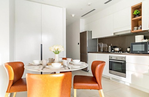 Dubai Marina Apartment | Panoramic Marina 1BR City Skyline Views with Balcony, Pool & Gym Access