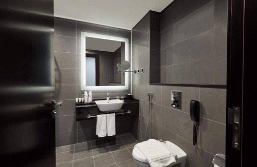 Downtown Dubai Hotel | Park Regis BB | Deluxe City View | Dubai Canal Promenade Nearby, Pool + Spa