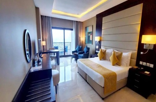 Al-Fujairah Hotel | Peaceful Getaway in a Room Overlooking the Enchanting Indian Ocean