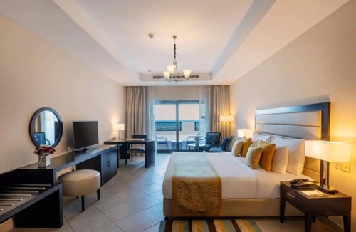 Al-Fujairah Hotel | Peaceful Getaway in a Room Overlooking the Enchanting Indian Ocean