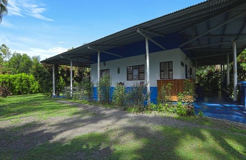 Florencia House | Peaceful place with 5 rooms Swimming pool equipped kitchen secured gated