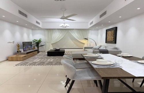 Al Maabilah Apartment | Perfect choice Apartment-AlMuzn Residence, AirPort