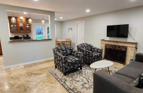 North Creek House | Pet-friendly 3B1B bungalow with huge yard in Bothell