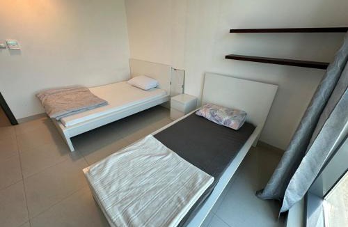 Al Ghubrah Ash Shamaliyyah Apartment | Pinnacle Row Panoramic 2BR Oasis