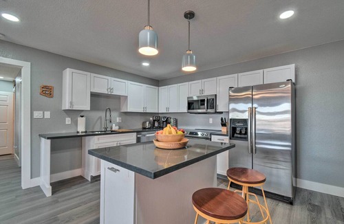 Apache Junction Condo | Pool! Couples Haven 1 Mi to Dtwn Apache Junction