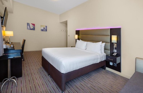 Discovery Gardens Hotel | Premier Inn Dubai Ibn Battuta Mall