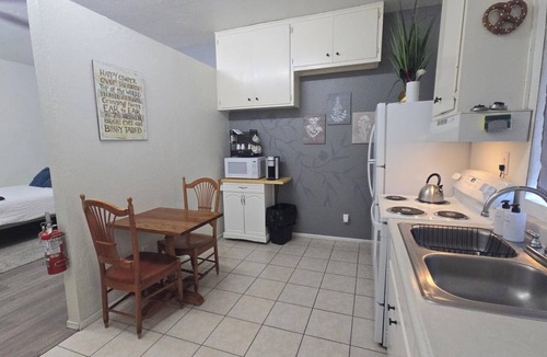 Springerville Apartment | Private Apt, Full Kitchen and Air conditioning