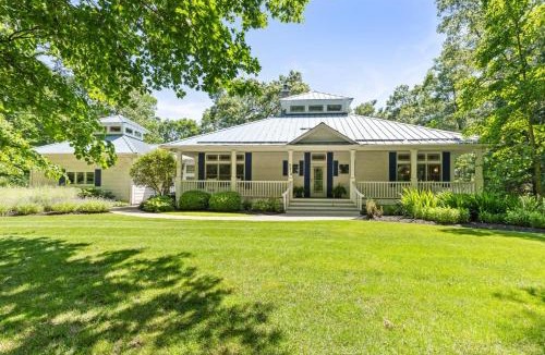 Saugatuck Villa | Private beautiful surrounding hot tub mins to Saug