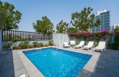 Jumeirah Village Circle Villa | Private Pool Paradise Villa! Dubai Mall in a Flash! Complimentary Full Mid-Stay Refresh for 1 week stay